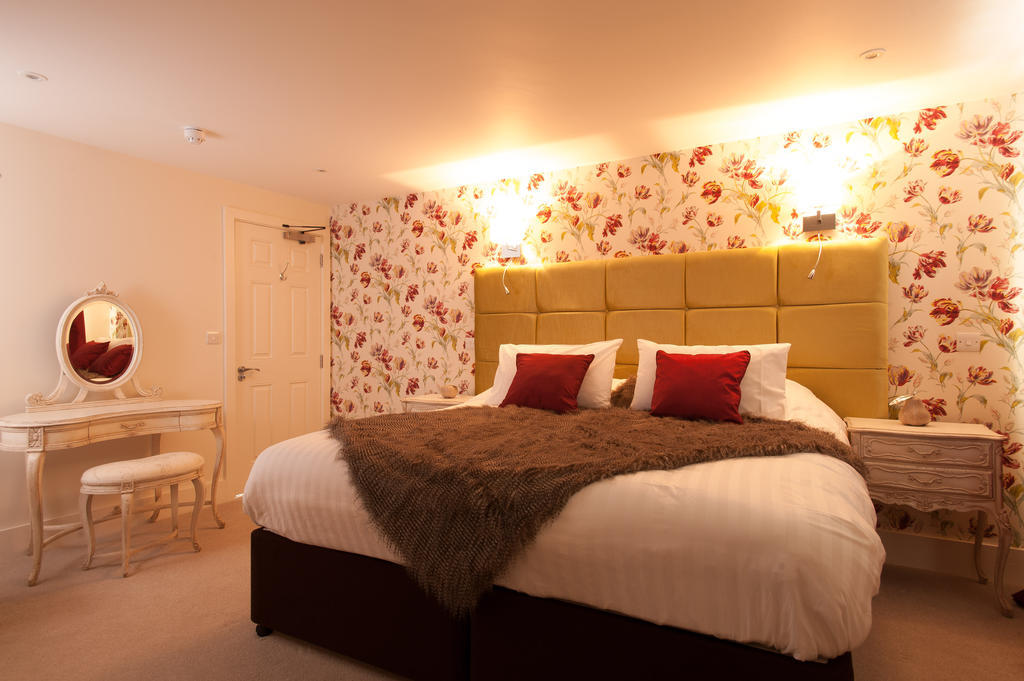 The Wychwood Inn Shipton under Wychwood Room photo